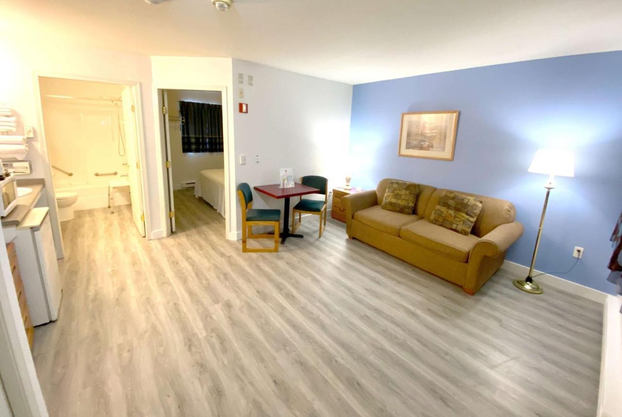מלון Super 8 By Wyndham סיקמוס מראה חיצוני תמונה